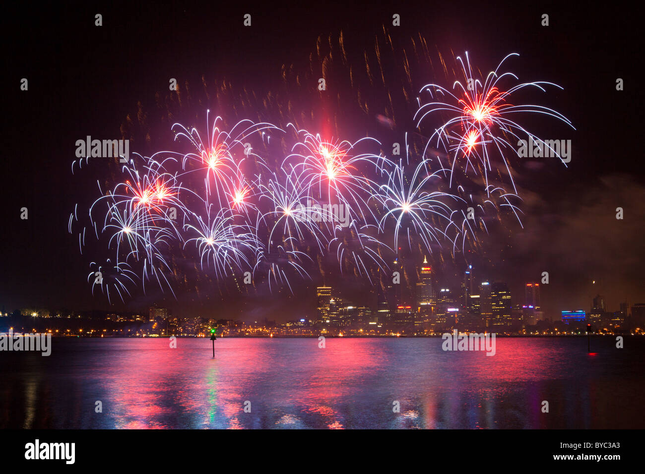 Skyworks Australie Jour d'artifice au-dessus de la Swan River Banque D'Images
