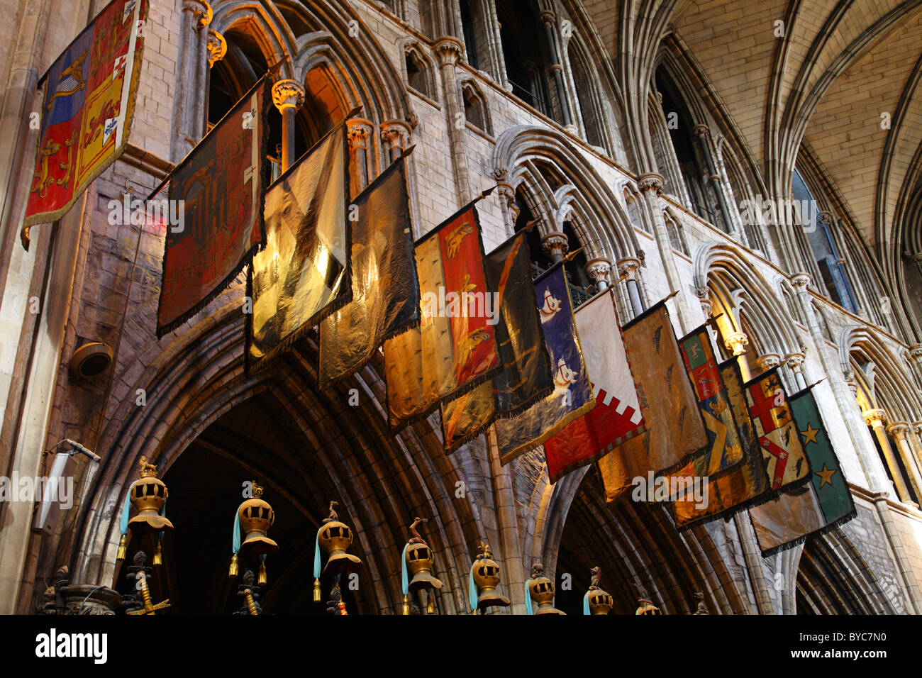 Drapeaux, la Cathédrale St Patrick Dublin Ireland Banque D'Images