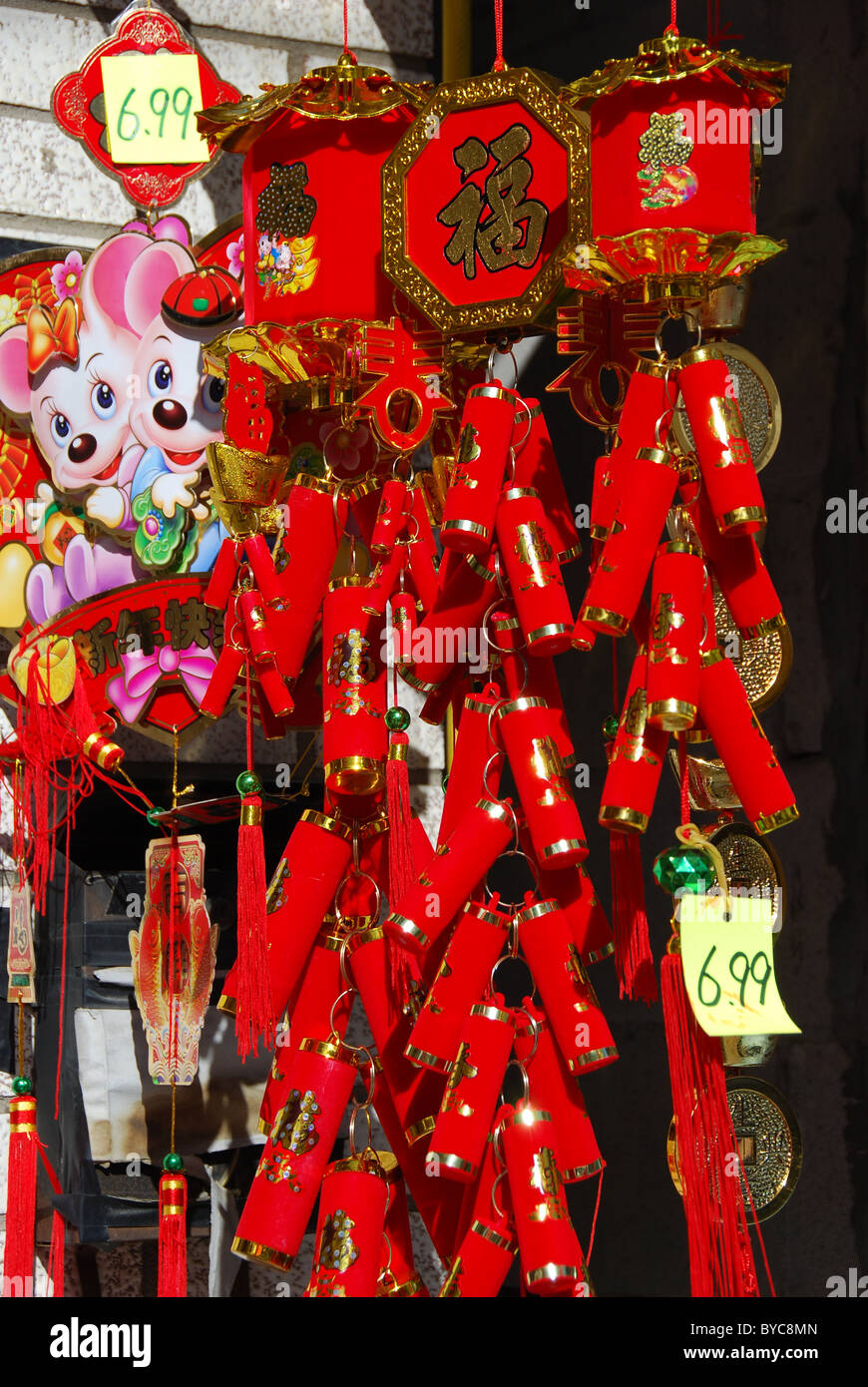 Ornements chinois traditionnels dans une boutique dans le quartier chinois de Toronto Banque D'Images