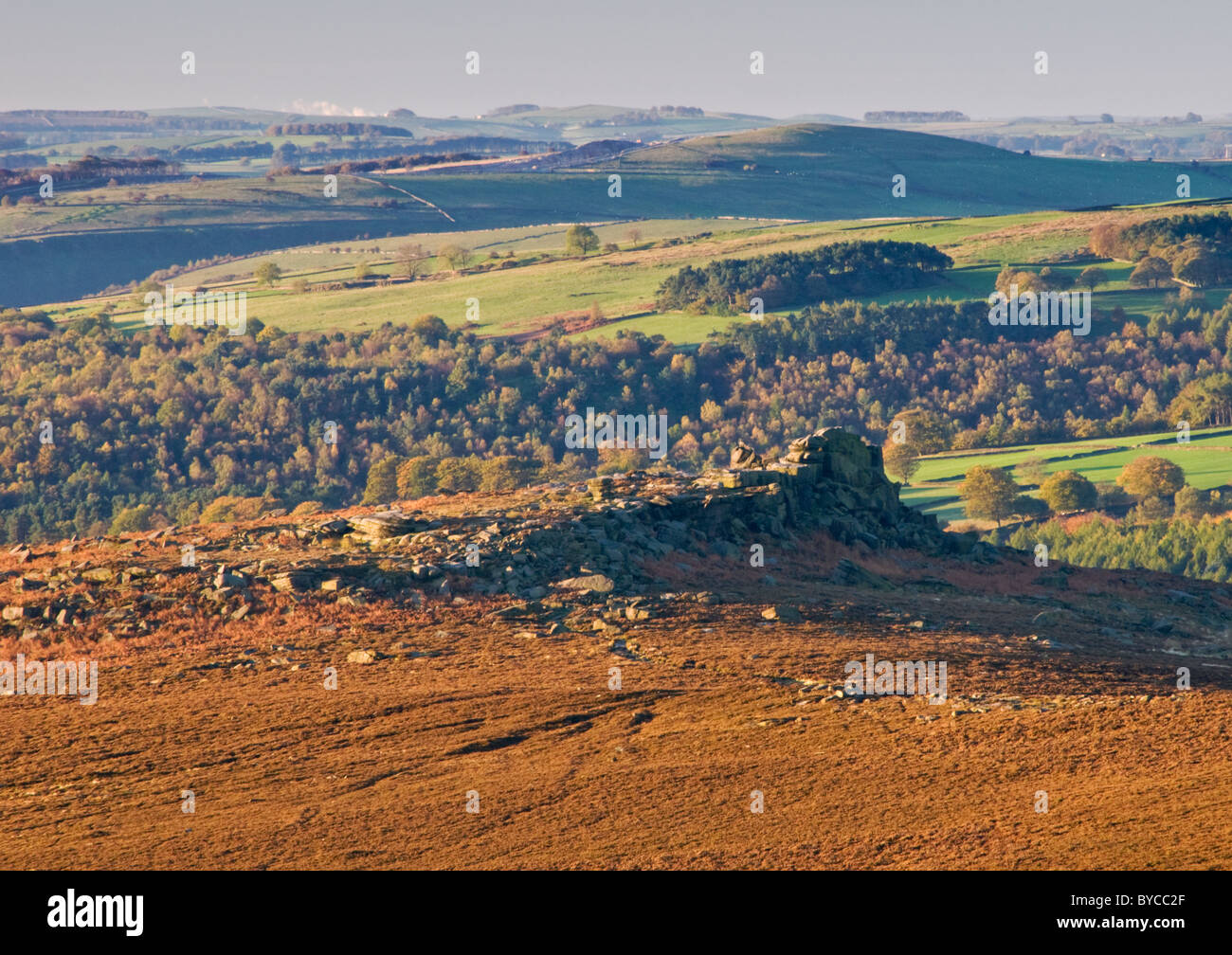 La mère de Tor, Hathersage Moor, parc national de Peak District, Derbyshire, Angleterre, RU Banque D'Images