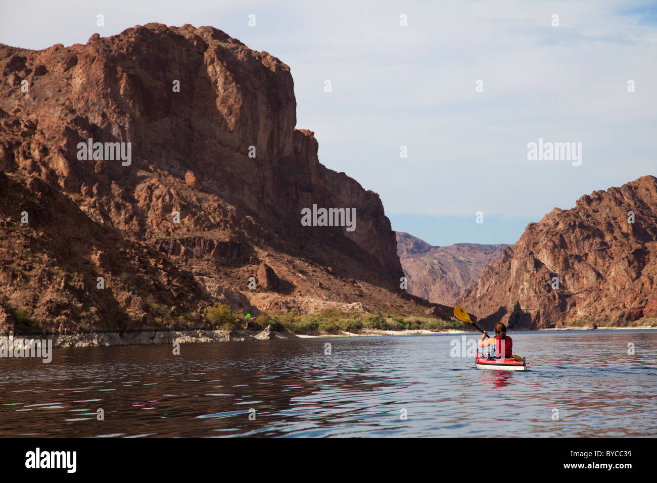 Kayking Black Canyon sur la rivière Colorado, désert de Mojave. (Modèle 1992) Banque D'Images