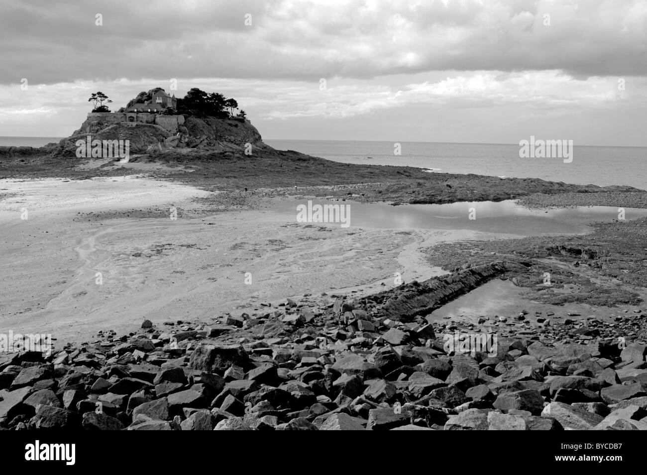 Plage à marée basse, l'anse du Guesclin, Bretagne, France. Banque D'Images