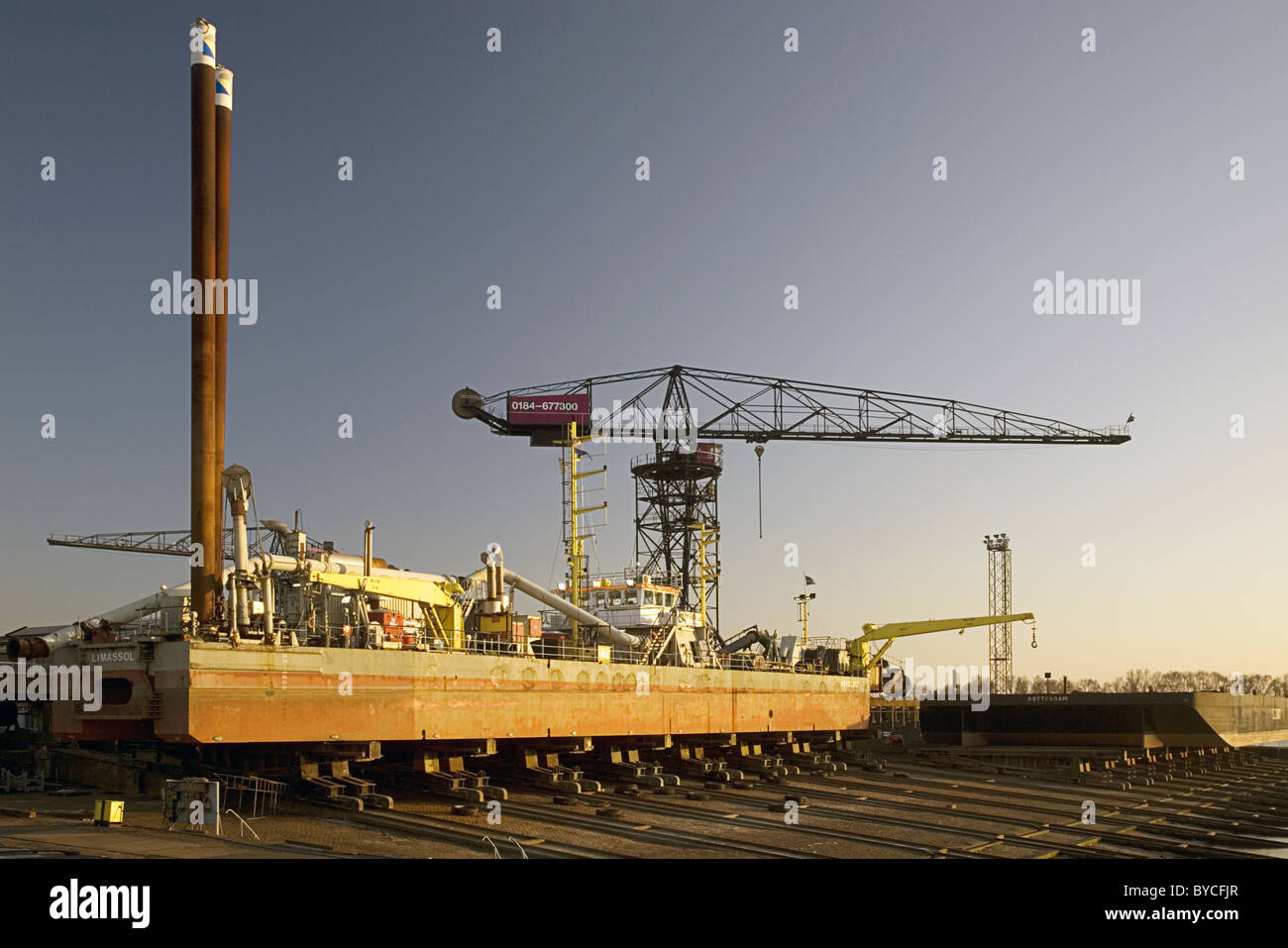 Suceuse sur la cale de halage d'un chantier naval, Geldermalsen, South-Holland, Pays-Bas Banque D'Images