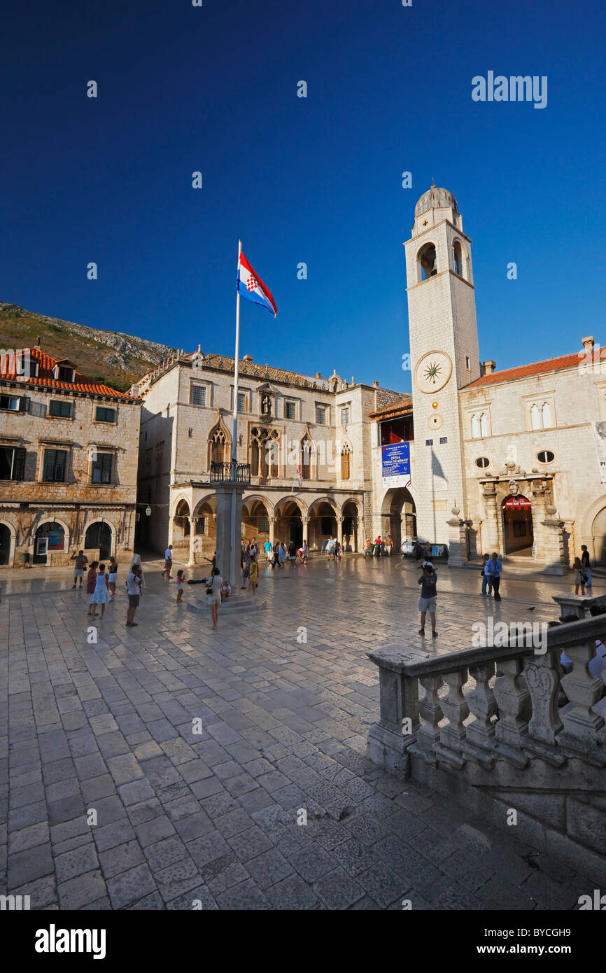 La tour de l'horloge et le palais Sponza Luza sur place de la vieille ville, de la côte dalmate, Dubrovnik, Croatie, centre historique Banque D'Images