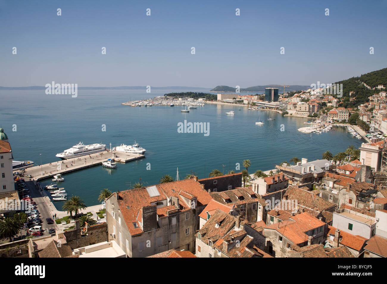 Split - formulaire du port la tour de la cathédrale Banque D'Images