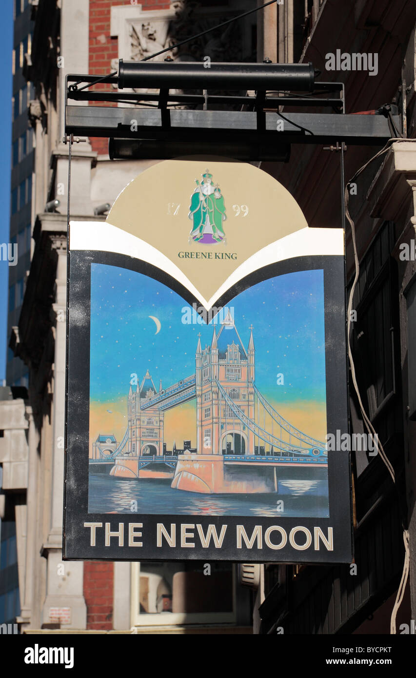 Signe au-dessus de la nouvelle lune public house, 88 Gracechurch Street, Leadenhall Market, Londres, Royaume-Uni. Banque D'Images