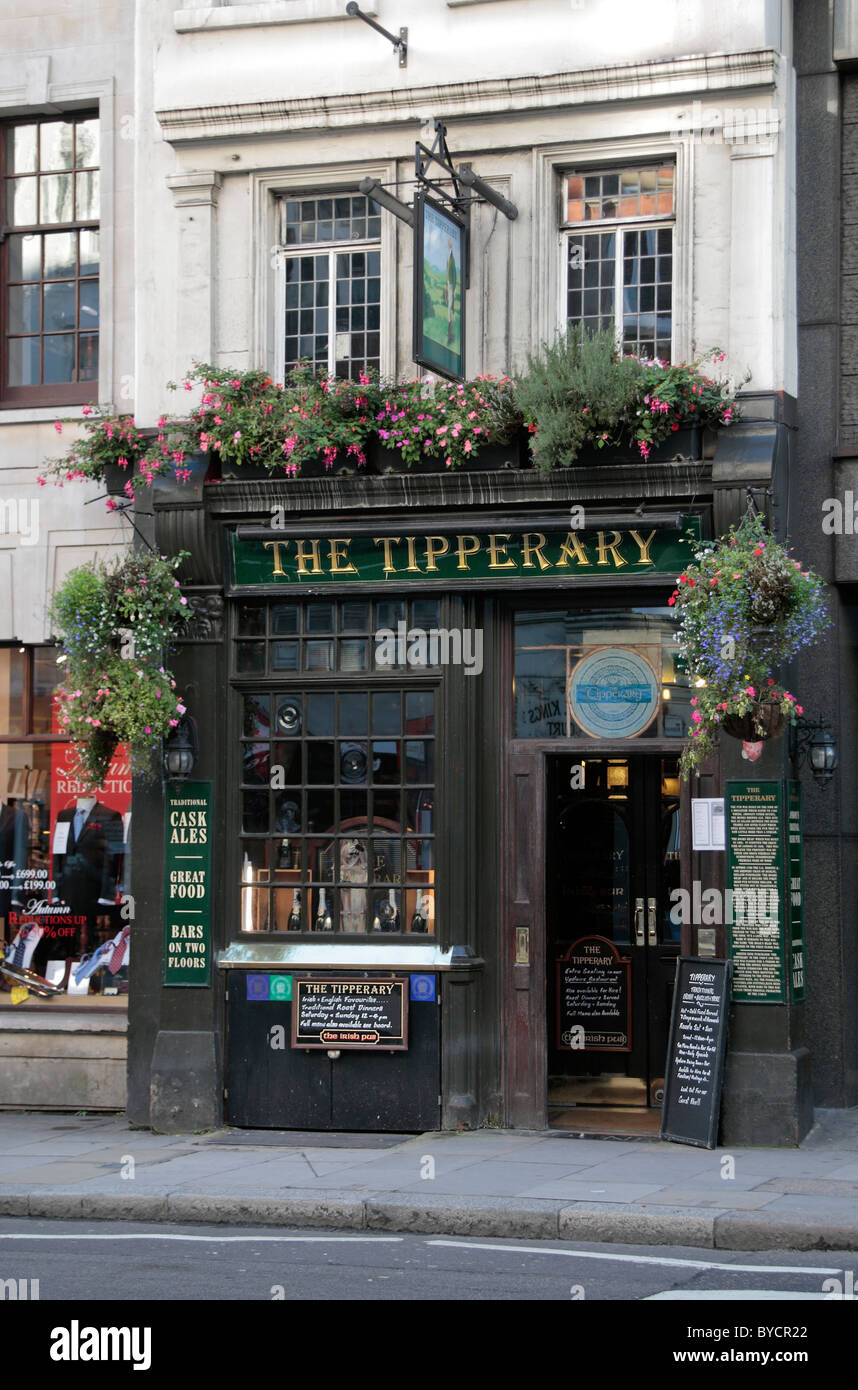 Le Tipperary public house dans la ville de Londres, Fleet Street, Londres, Royaume-Uni. Oct 2010 Banque D'Images