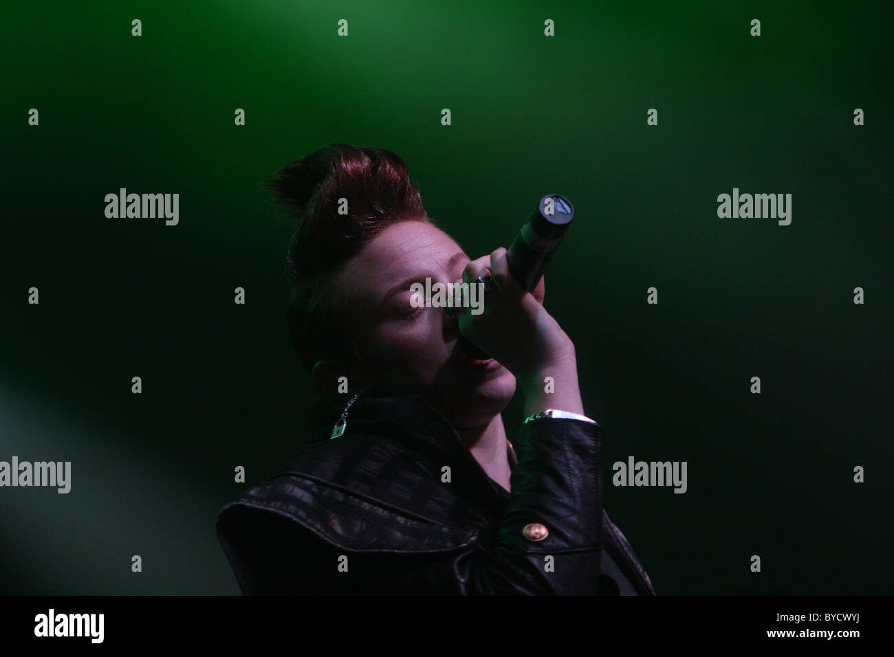 La Roux sur scène pendant le premier jour de l'Optimus Alive Festival à Lisbonne, Portugal. Banque D'Images