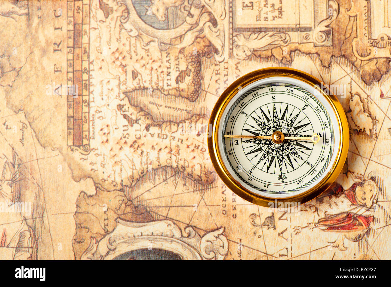Ancien compas sur l'ancienne carte. Une boussole avec l'antique image d'une  direction Photo Stock - Alamy