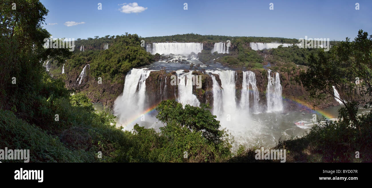 Iguassu Falls vu de côté brésilien, Paraná, Brésil, Amérique du Sud. Banque D'Images