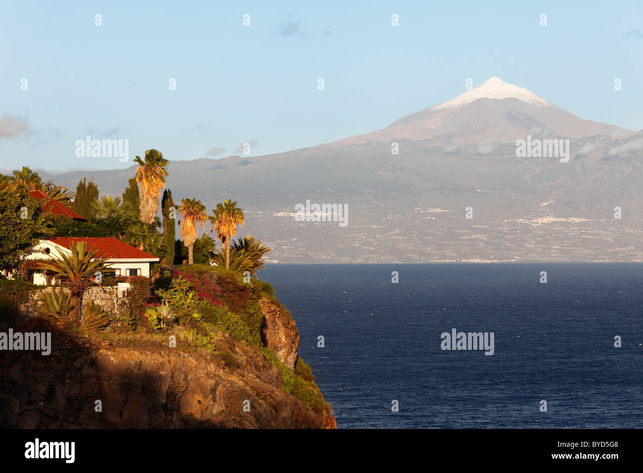 Vue de San Sebastian de La Gomera à Tenerife avec le Mont Teide, Canaries, Espagne, Europe Banque D'Images