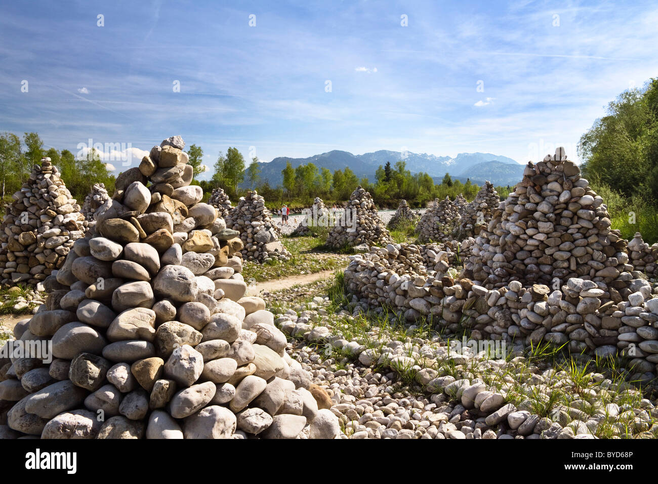 Pyramides de pierre le long de la rivière Isar, près de Bad Toelz, peu Le Caire, Upper Bavaria, Germany, Europe Banque D'Images