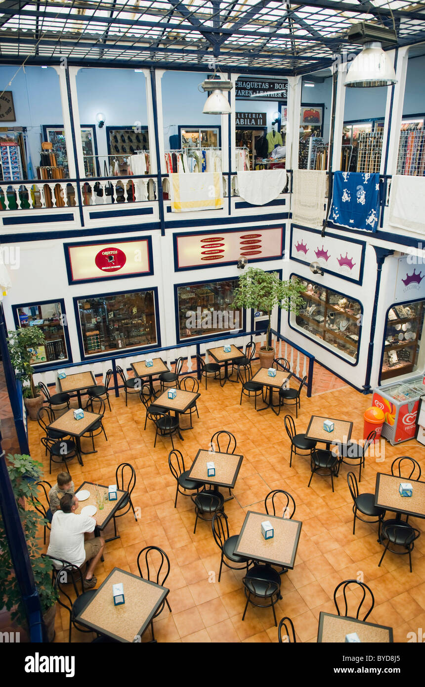 Café dans un centre commercial, El Mercadillo, Arrecife, Lanzarote, Canary Islands, Spain, Europe Banque D'Images