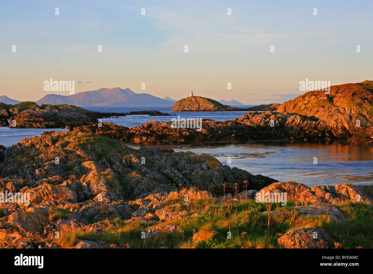 UK Ecosse Hébrides intérieures Les îles au nord de Cairns, de la coll Coll dans la lumière du soir Banque D'Images