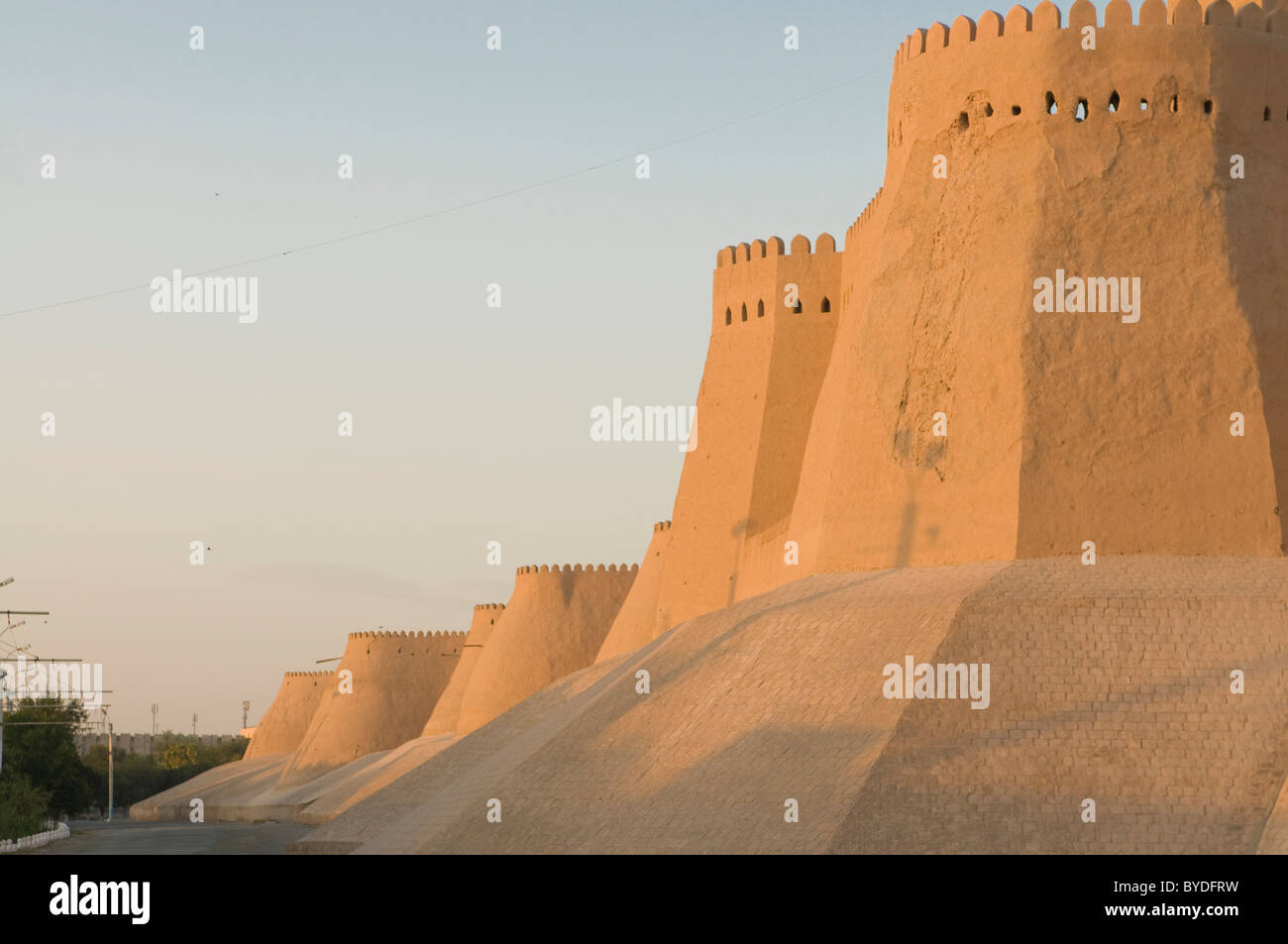 Grande ville mur de la forteresse Ichon-Qala, Khiva, Ouzbékistan, l'Asie centrale Banque D'Images