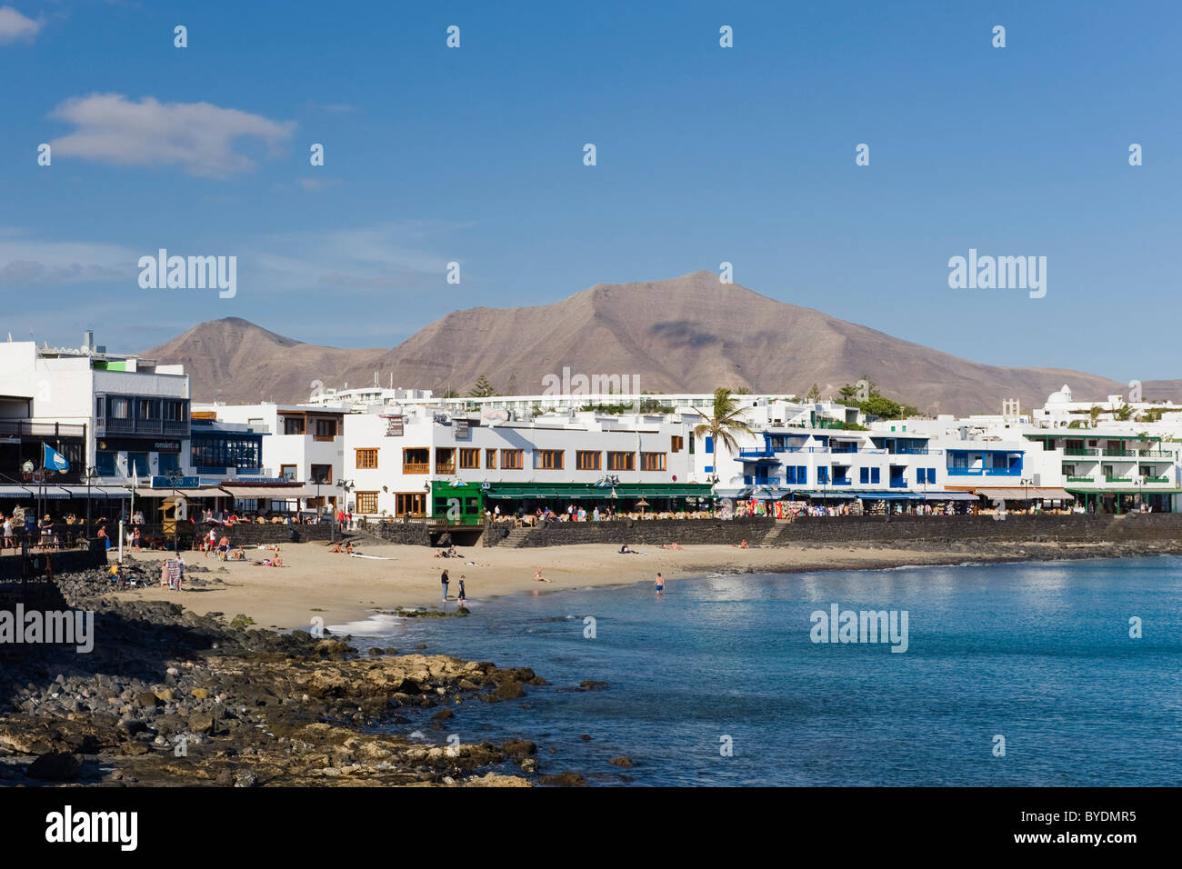 Plage et de la promenade, Los Limones, Playa Blanca, Lanzarote, Canary Islands, Spain, Europe Banque D'Images
