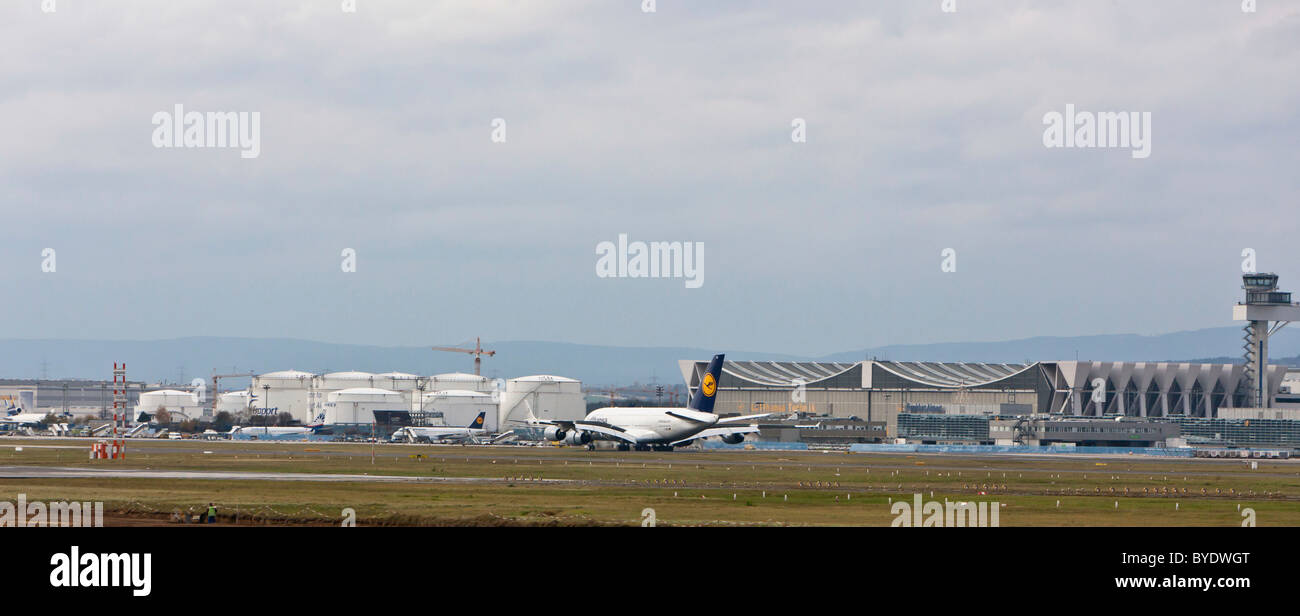 Lufthansa Airbus A380 à l'atterrissage à l'aéroport de Francfort, Hesse, Germany, Europe Banque D'Images