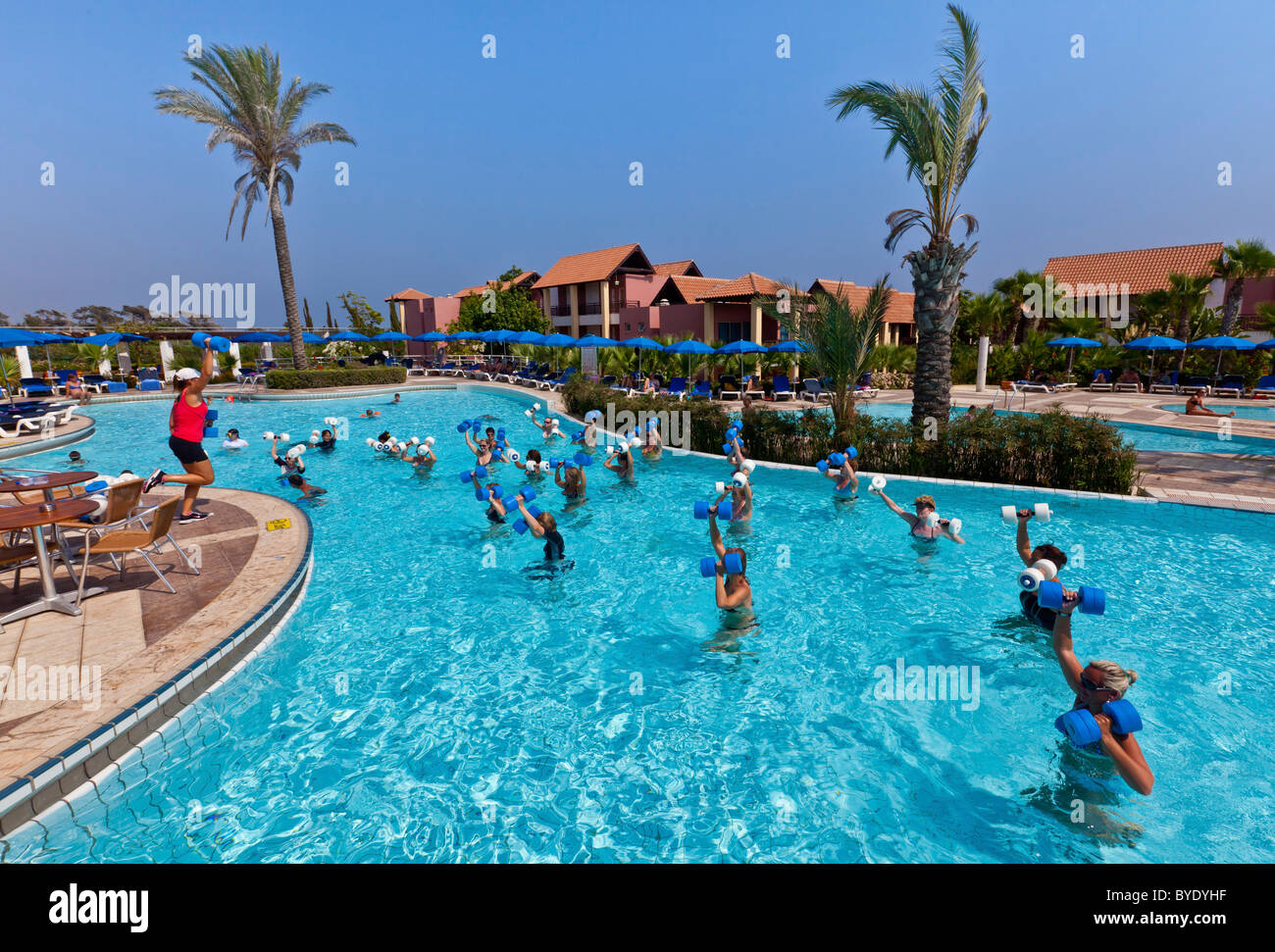 De l'aquagym dans la piscine, club Aldiana, sud de Chypre, Chypre, Europe Banque D'Images