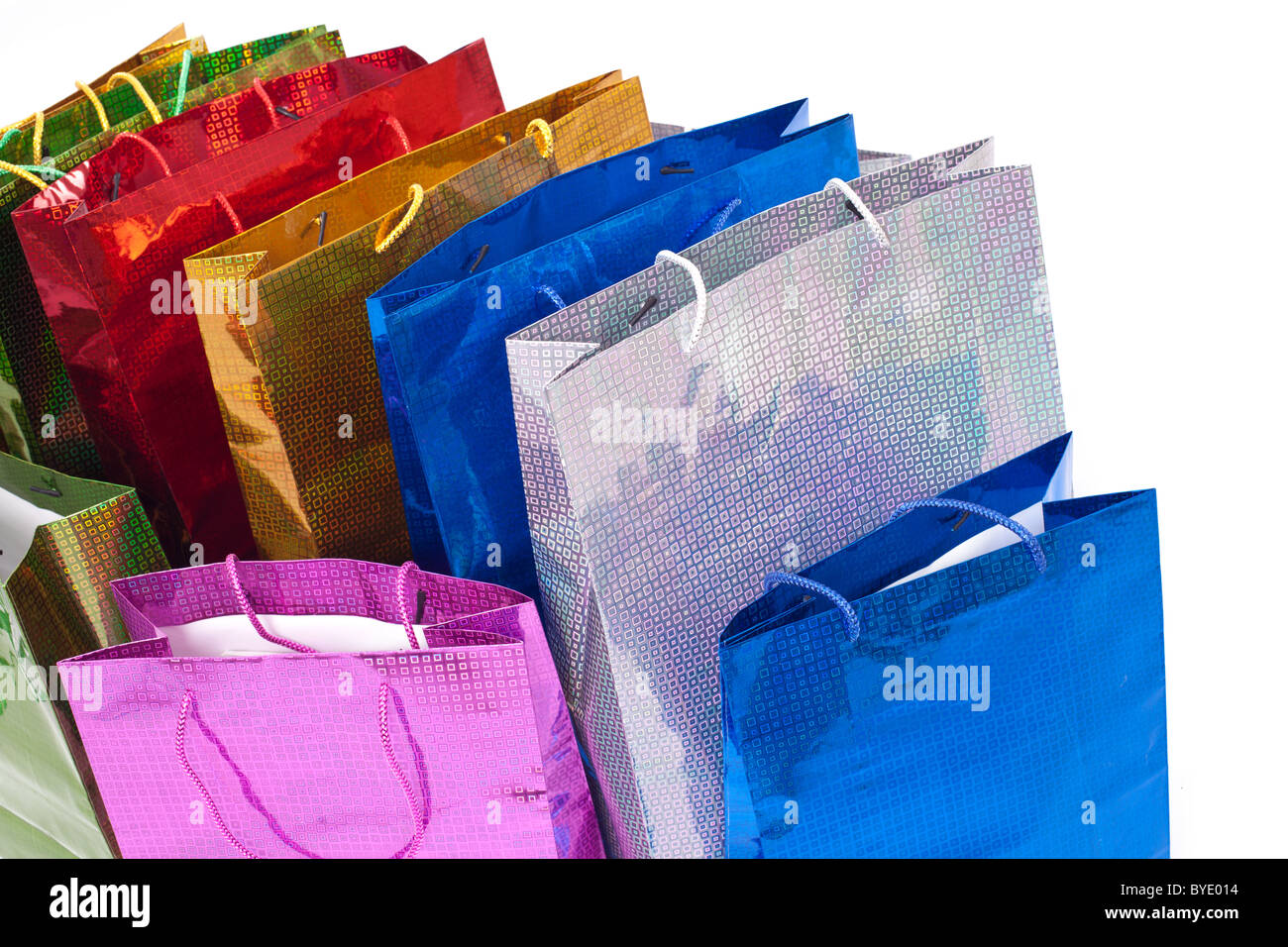 Sacs shoping colorés. Isolé sur fond blanc. Banque D'Images