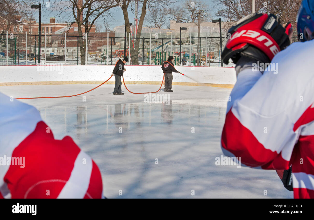 Refaire la patinoire de hockey sur glace des travailleurs Banque D'Images