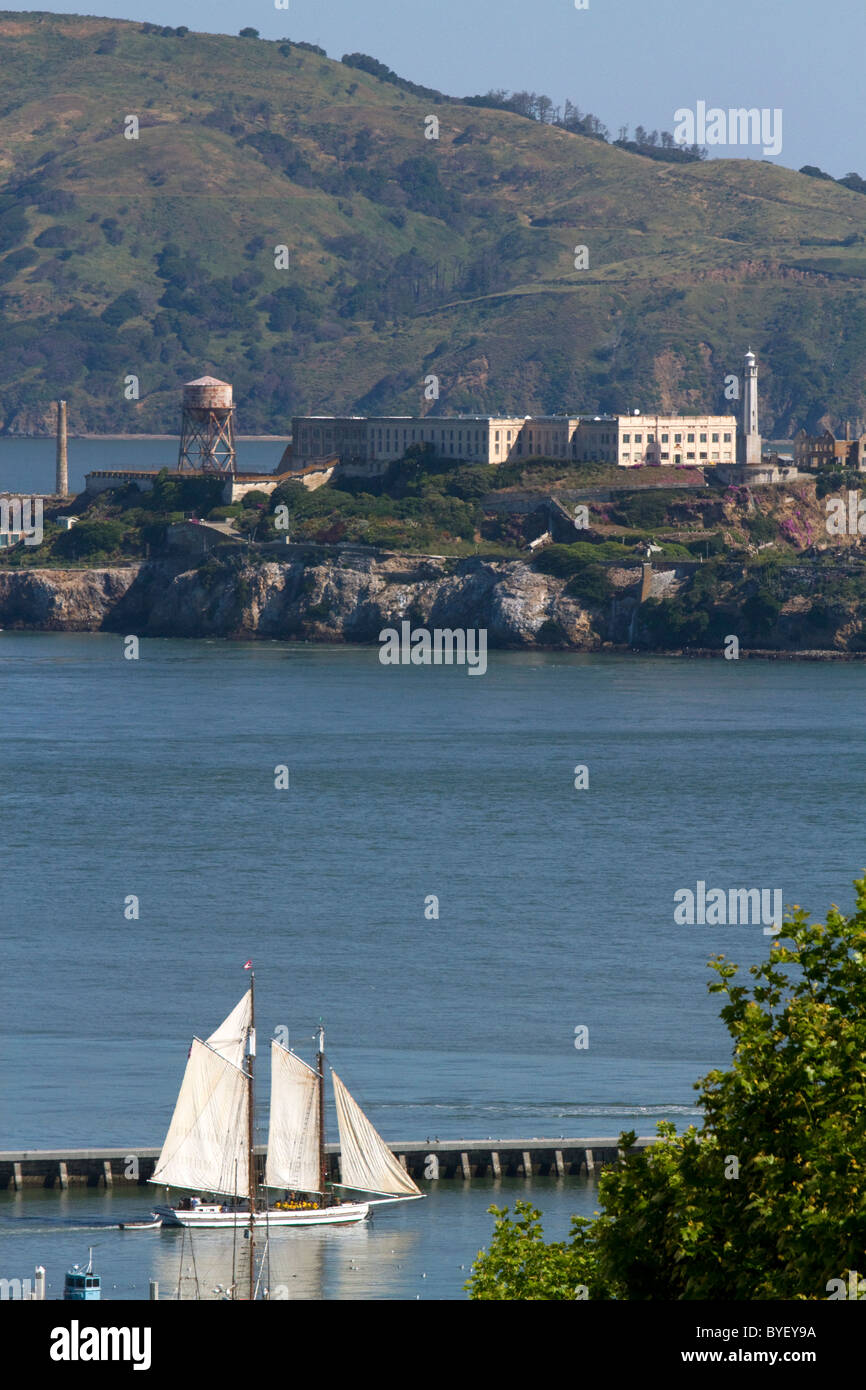 L'île d'Alcatraz située dans la baie de San Francisco au large de San Francisco, Californie, USA. Banque D'Images