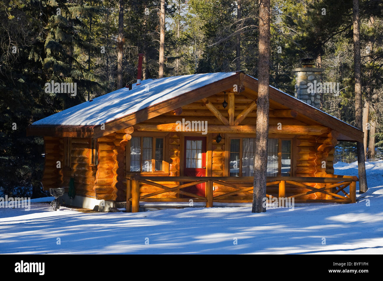 Un panoramique d'hiver d'une cabane Banque D'Images