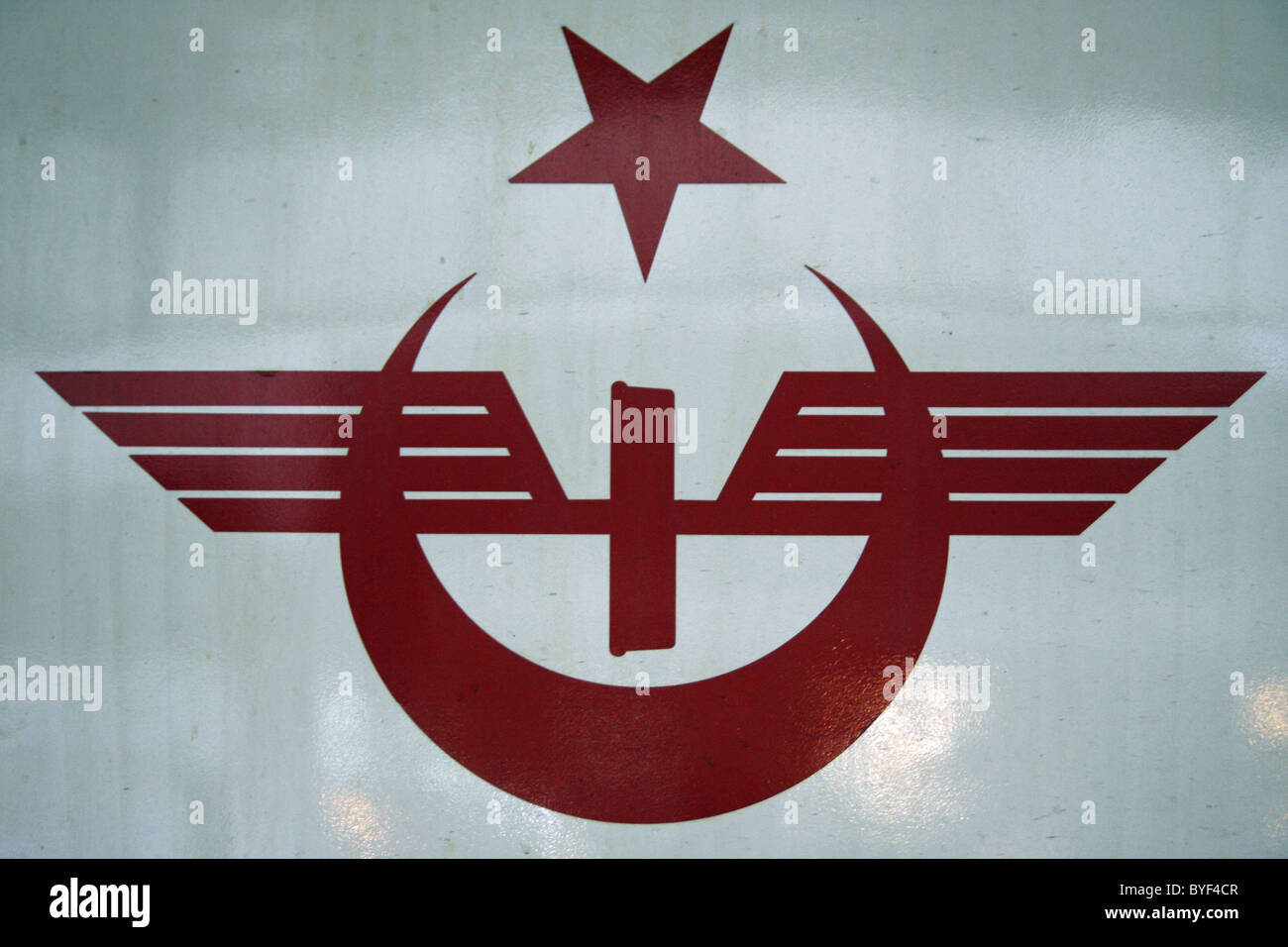 Logo de l'état de chemins de République turque (turc : Türkiye Cumhuriyeti Devlet) Demiryolları ou TCDD est propriété du gouvernement Banque D'Images