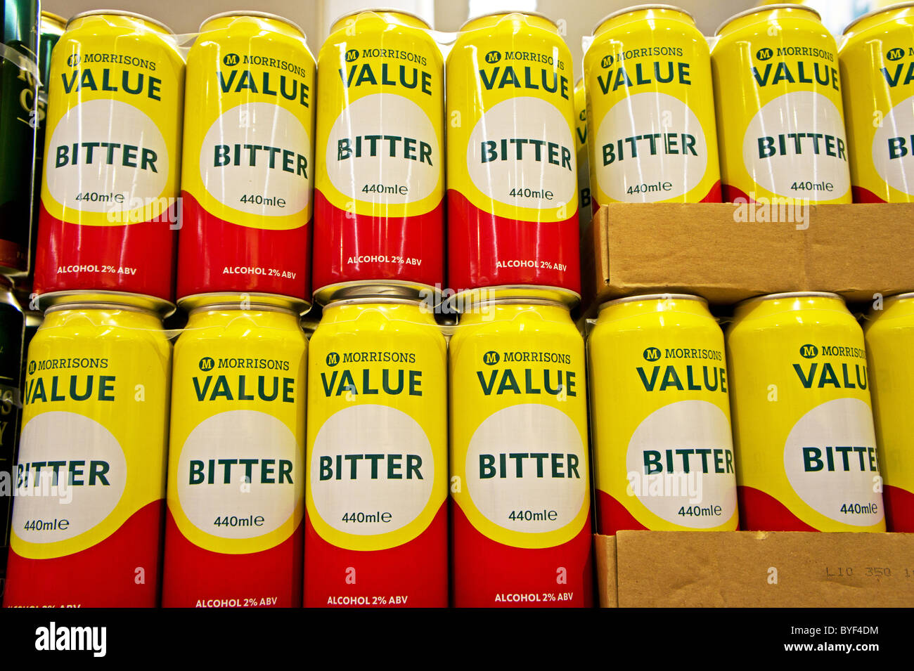 Des de bière à peu de de bière dans un supermarché Morrisons, UK Photo Stock