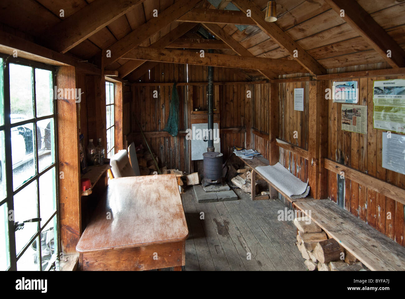 Intérieur de la cabane de pêche au saumon Ghillie et Waterside Ferrar beat rivière Dee, Aboyne, Aberdeenshire Ecosse Glen Tanar Estate Banque D'Images