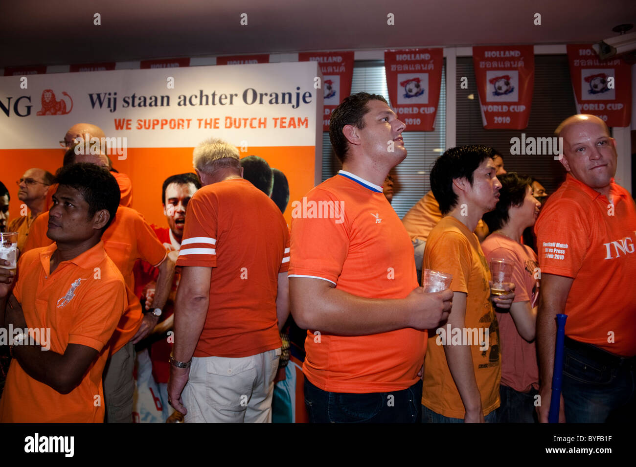 12 juillet 2010 Finale de la Coupe du Monde entre l'Espagne et les Pays-Bas à l'ambassade des Pays-Bas à Bangkok. Banque D'Images