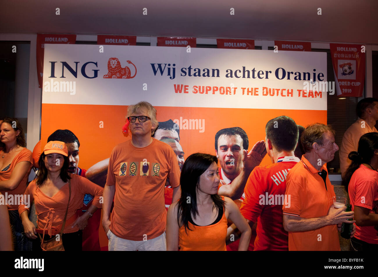 12 juillet 2010 Finale de la Coupe du Monde entre l'Espagne et les Pays-Bas à l'ambassade des Pays-Bas à Bangkok. Banque D'Images