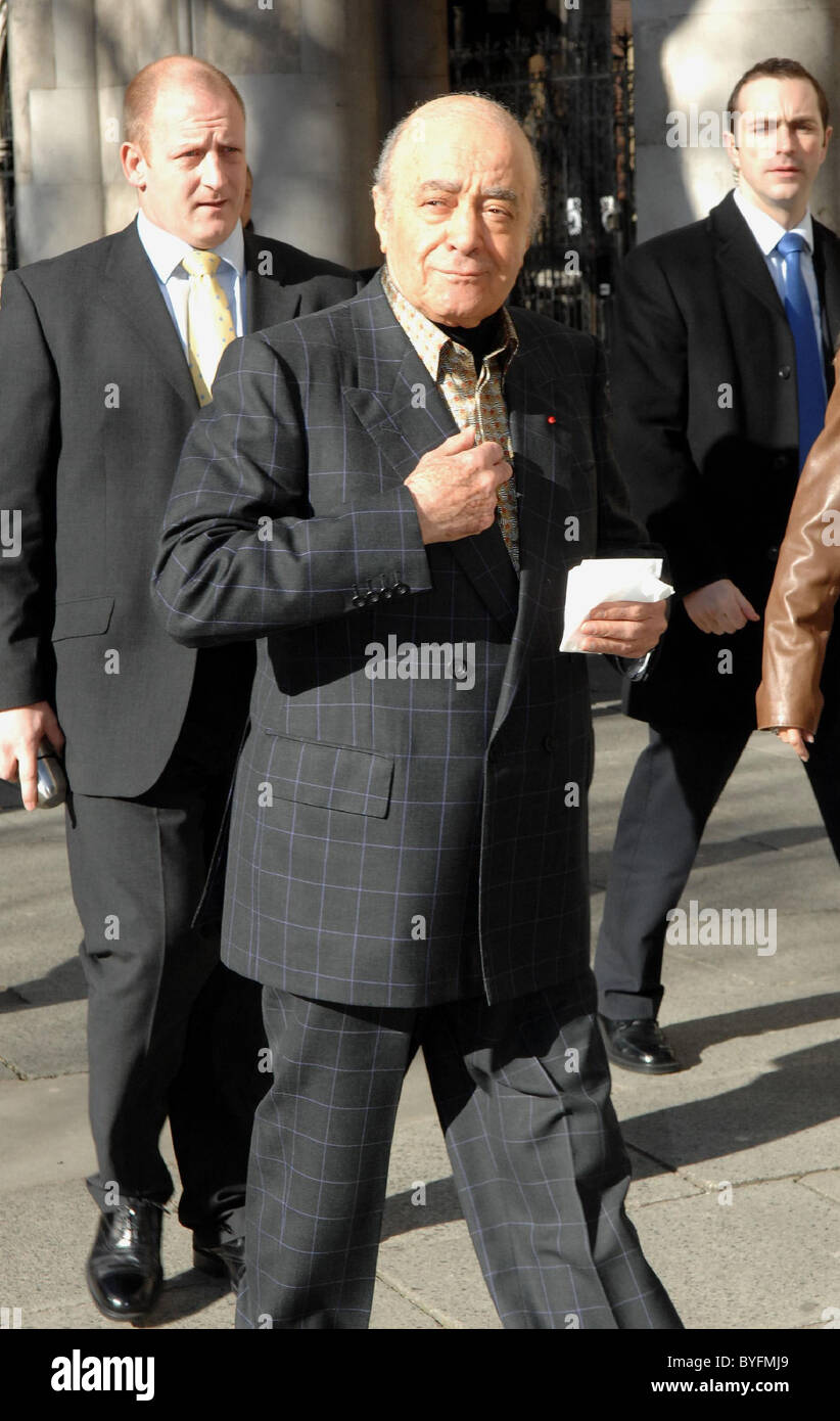 Mohamed Al Fayed arrive à la Royal Courts of Justice en lien avec une autre enquête sur son fils Dodi Al Fayed et Banque D'Images