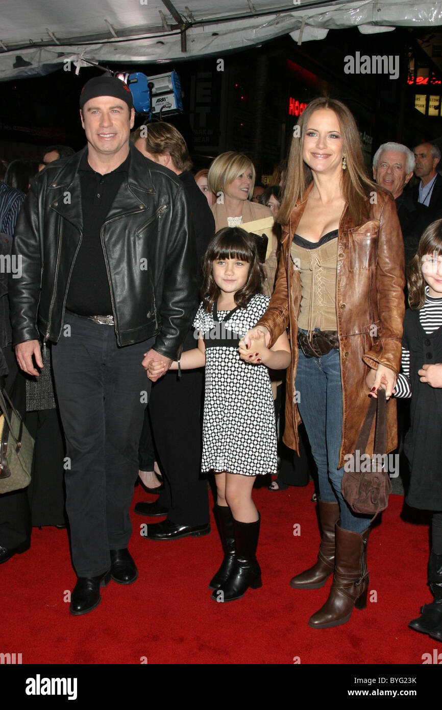 John Travolta, Kelly Preston et fille Los Angeles premiere de "Wild Hogs" tenue au El Capitan Theatre de Hollywood, Californie Banque D'Images