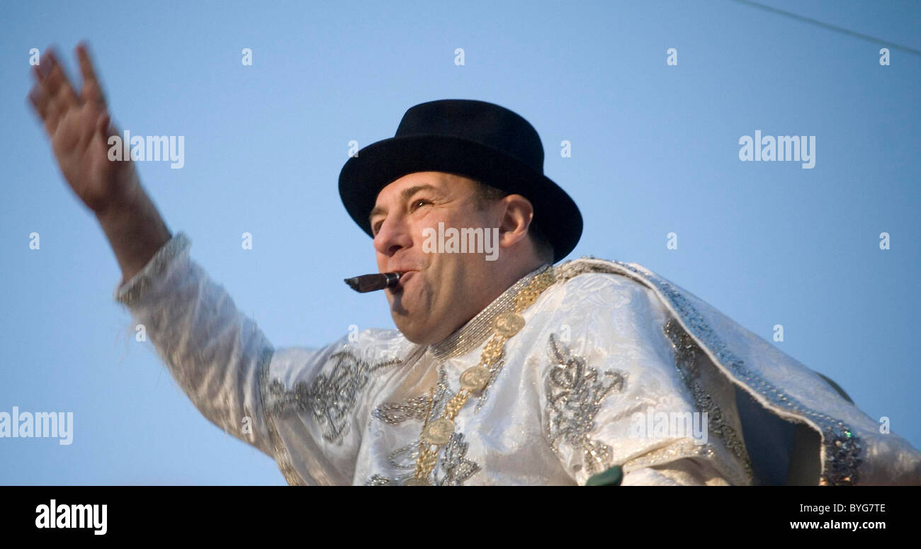James Gandolfini est couronné roi de cette années Bacchus parade