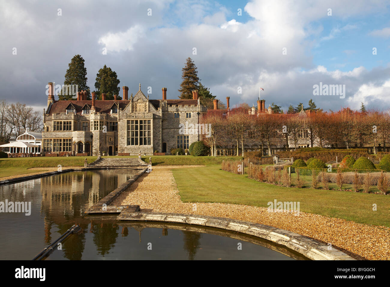 Rhinefield House sous un ciel orageux Rhinefield House Hotel and gardens, Brockenhurst. La New Forest, Hampshire, Royaume-Uni en mars Banque D'Images