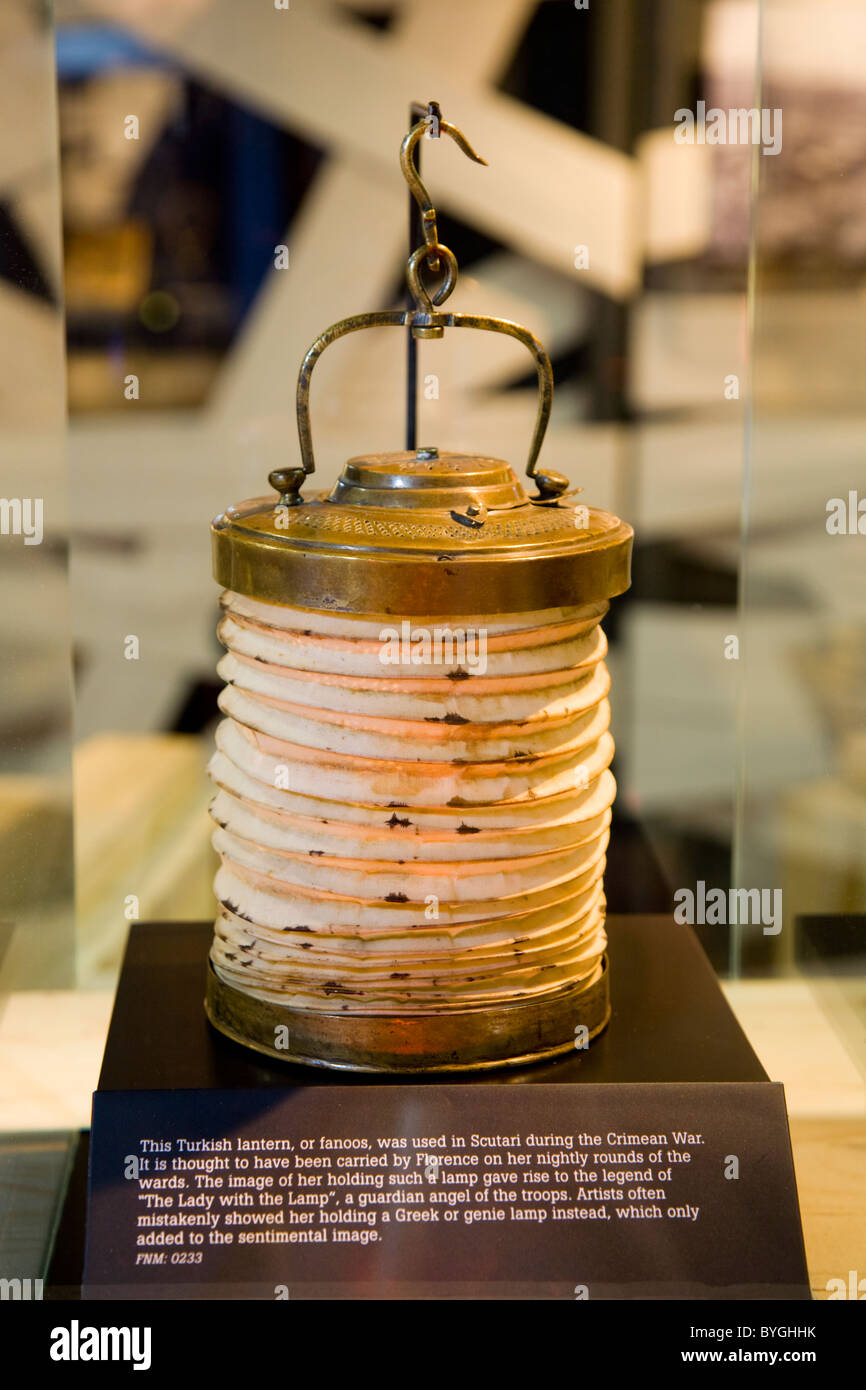 Florence Nightingale S Lampe Lanterne Turque Utilisee Par Les Infirmieres De La Guerre Crimee A L Affiche Au Musee London Uk Photo Stock Alamy 