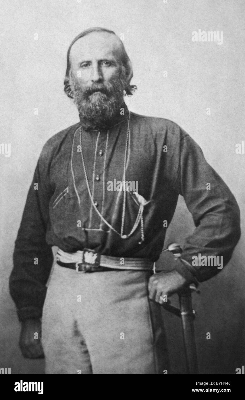 Circa 1861 photo Portrait de soldat italien  + patriot Giuseppe Garibaldi (1807 - 1882), une figure emblématique de la Renaissance. Banque D'Images