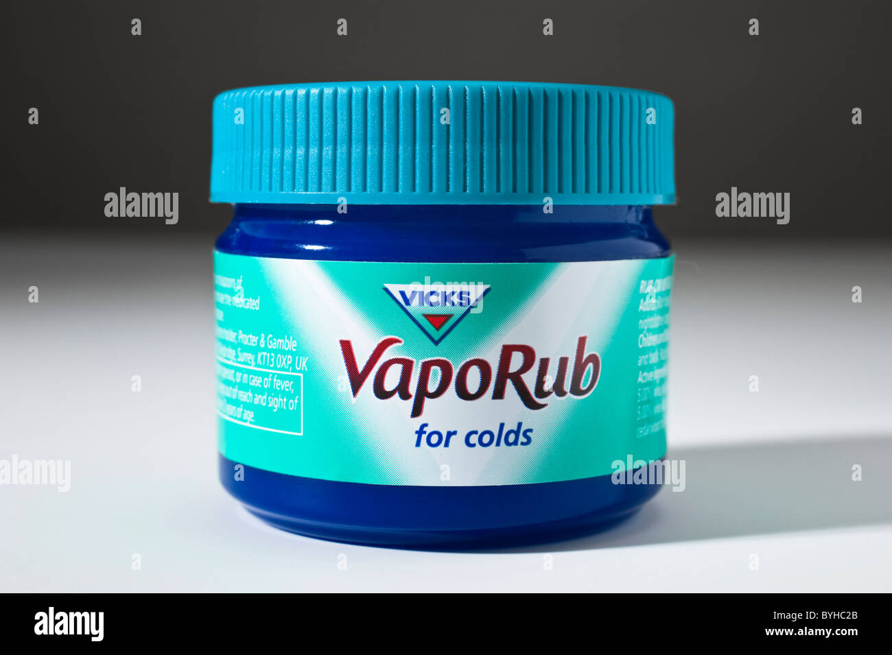 Un petit pot de Vicks Vaporub, un remède contre le rhume commun Banque D'Images