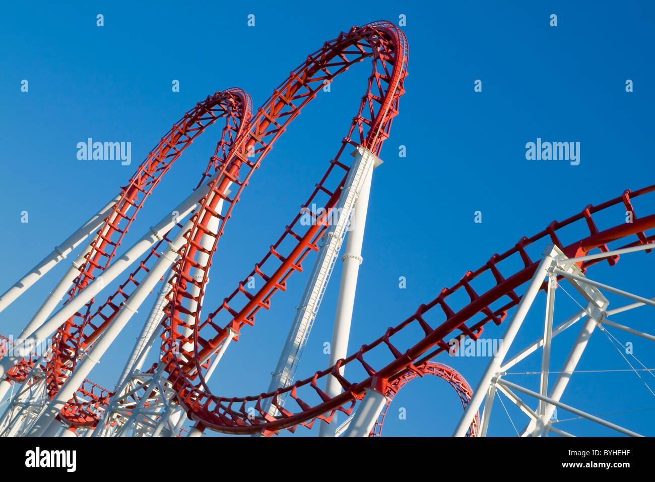 Roller Coaster de boucles. Banque D'Images