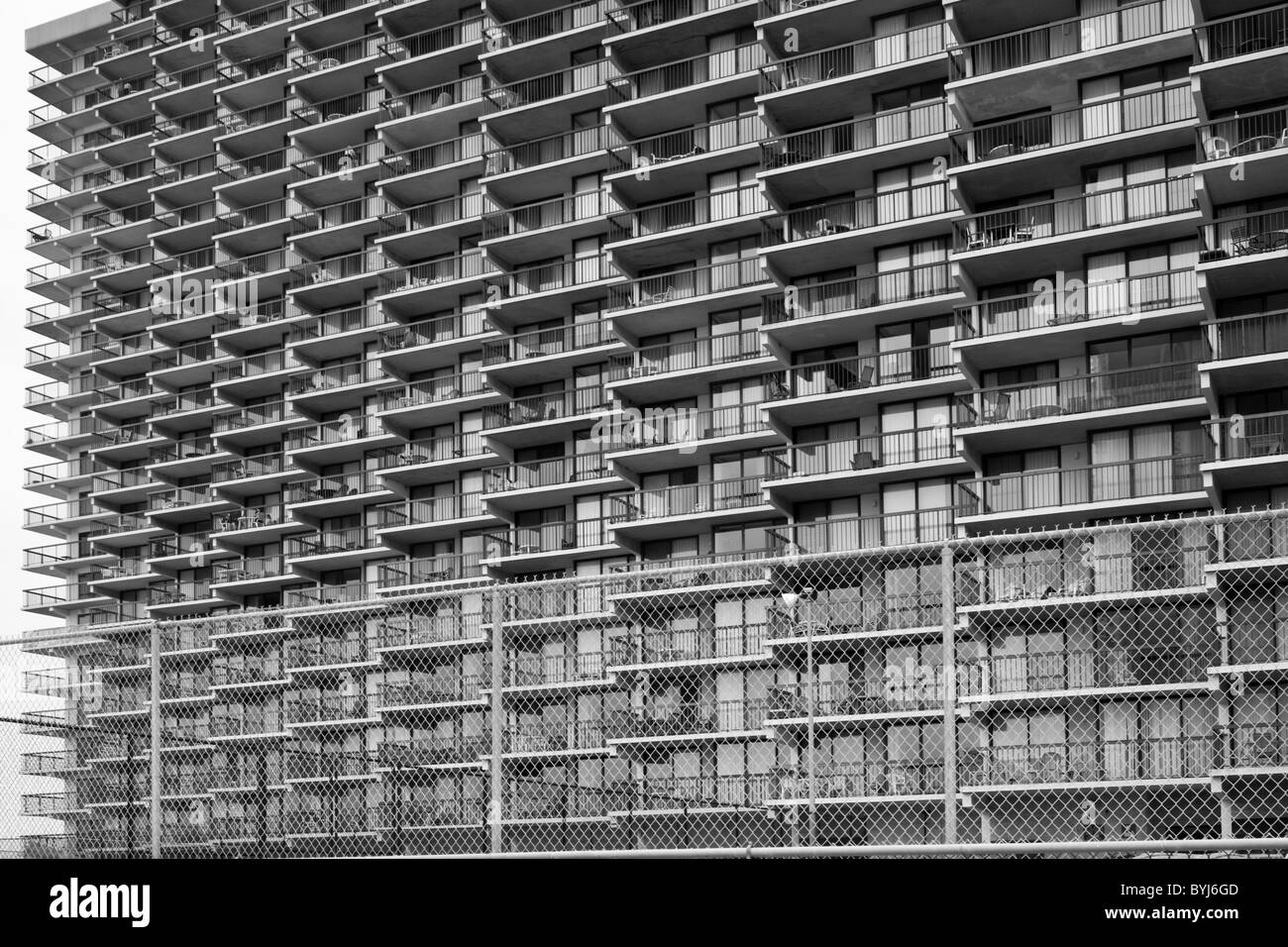 USA, Maryland, Ocean Beach, mur massif de balcons à des tours d'eau de mer dans le complexe hôtelier, le long des rives de l'Atlantique Banque D'Images