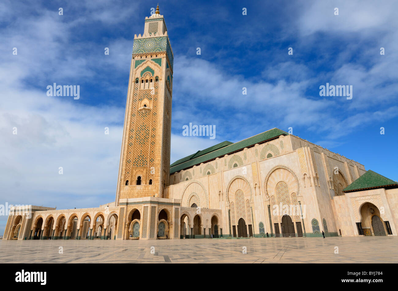 Vue grand angle de la mosquée Hassan II lieu de culte musulman à Casablanca maroc Banque D'Images