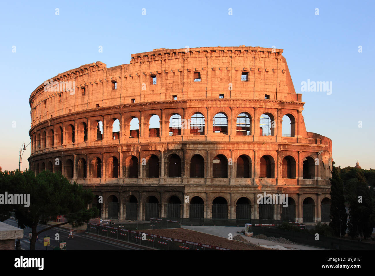 Le Colisée dans la soirée, Rome, Italie Banque D'Images
