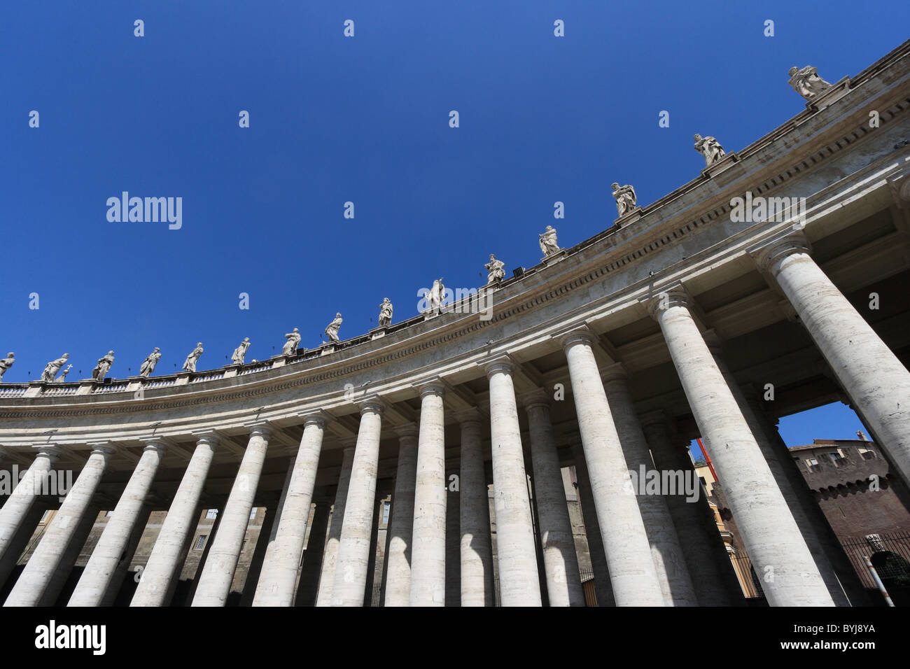 Colonnade avec des statues de saints, Cité du Vatican Banque D'Images