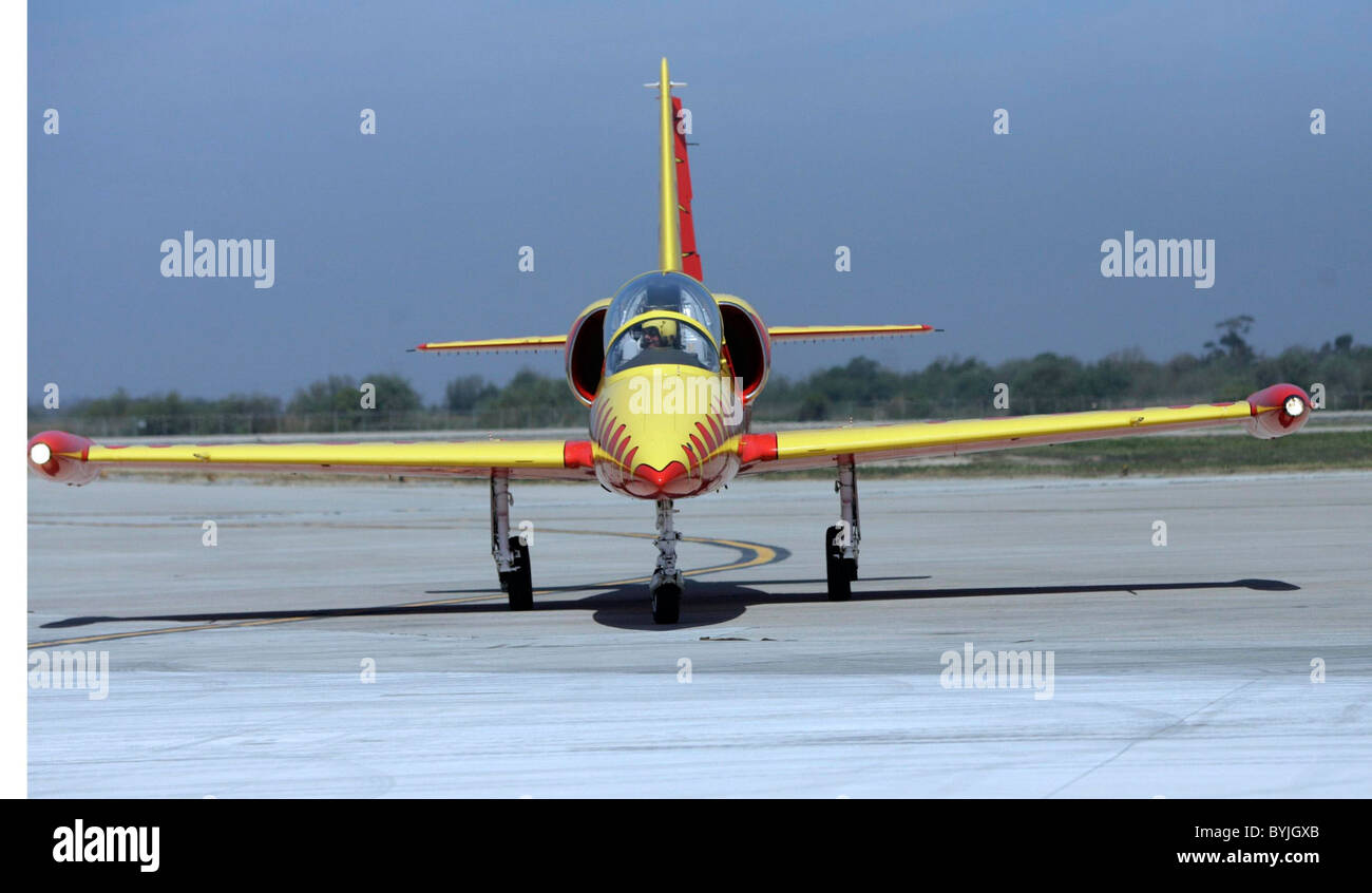 L39 Firecat Jet piloté par Perkins riche 42e Point Mugu Air Show à la base navale de Ventura comté de Ventura, Californie - Banque D'Images