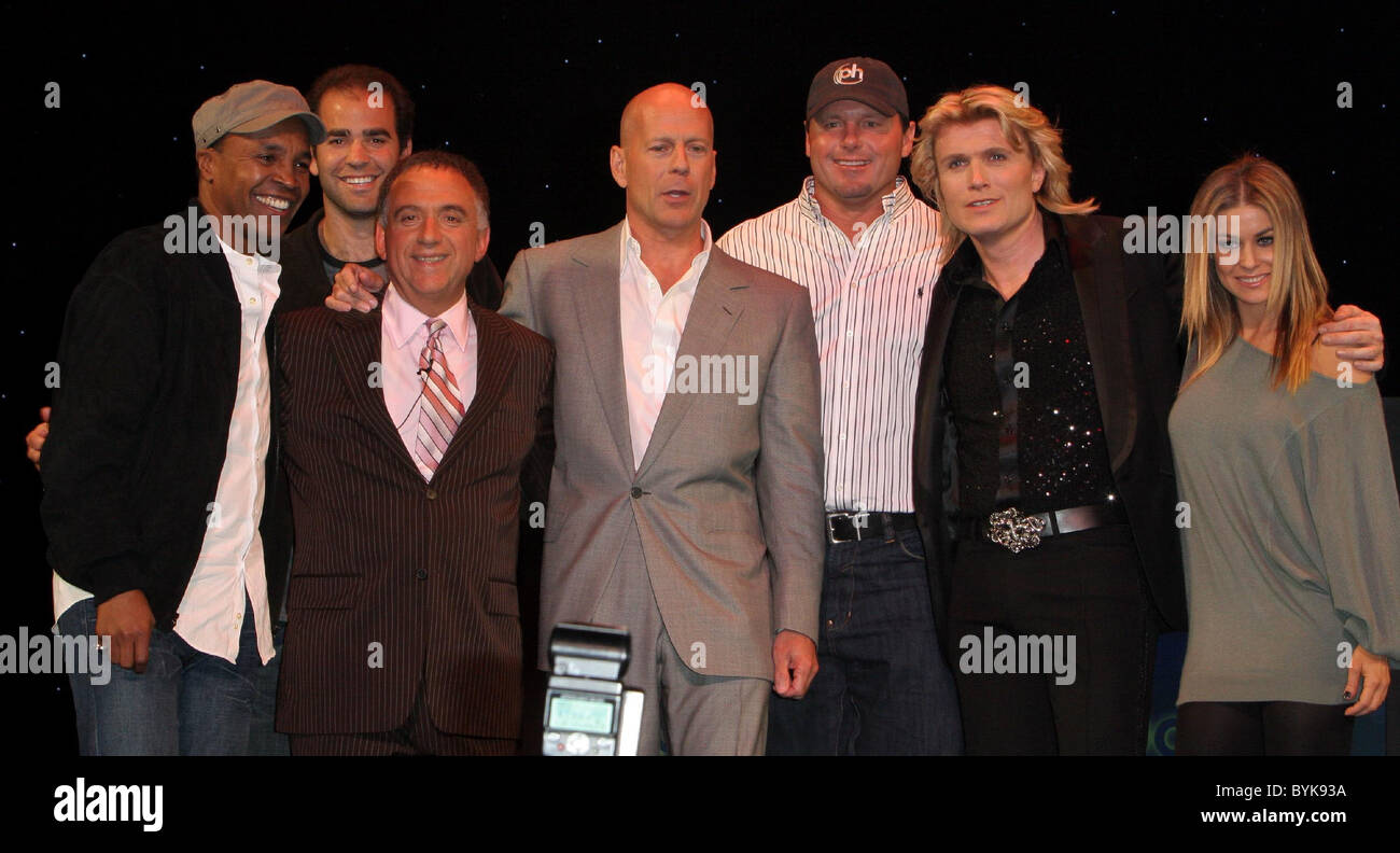 Sugar Ray Leonard, Pete Sampras,Robert Earl,Roger Clemens, Hans Klok Carmen Electra et assister à la conférence de presse pour le Banque D'Images