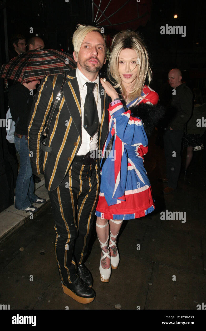 Michael Simpson et Pete Burns laissant le Prince concert au Koko à Londres, Angleterre - 10.05.07 / Flashburst Banque D'Images