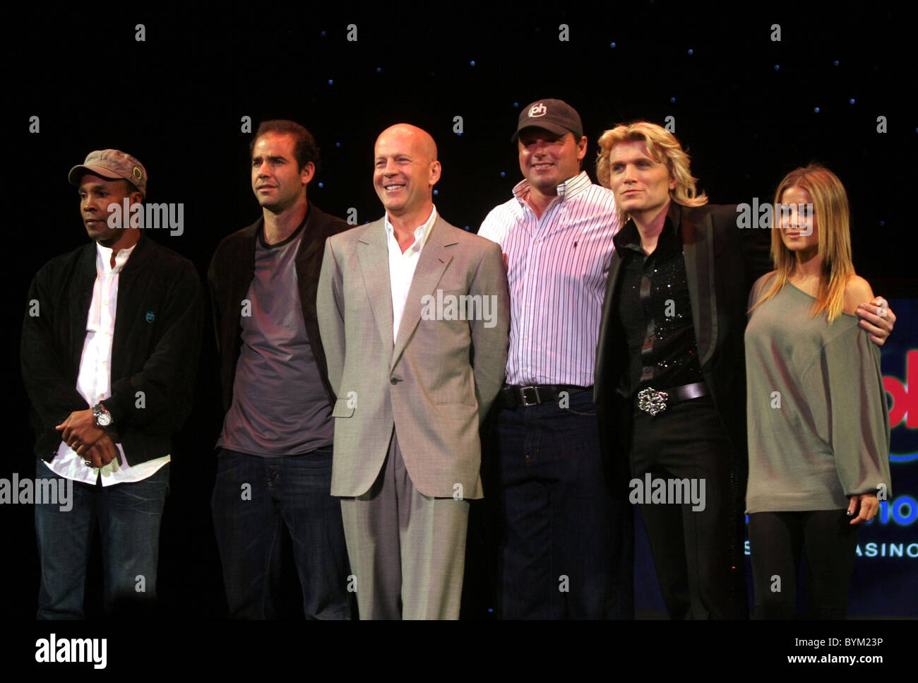 Ray Leonard,Pete Sampras,Bruce Willis, Hans Klok et Carmen Electra Conférence de presse pour le lancement de la nouvelle planète Banque D'Images