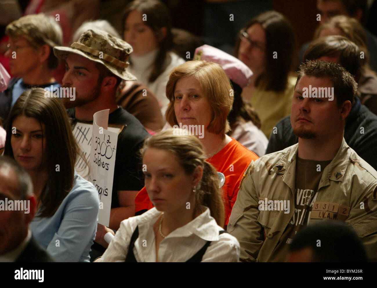 Cindy Sheehan activiste a assisté à l'audience d'Alberto Gonzales devant le comité judiciaire d'enquête sur le tir Banque D'Images