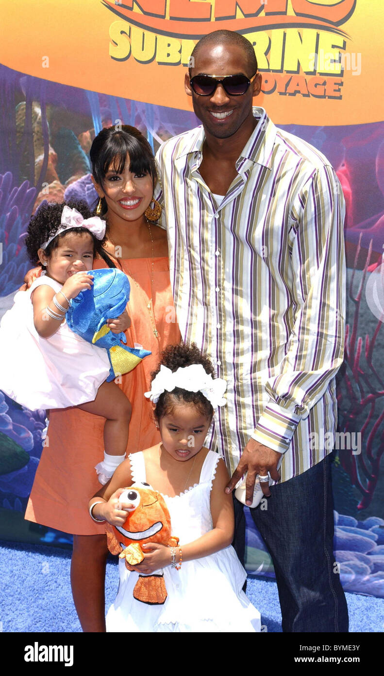 Kobe Bryant et lancement de la famille de Nemo Submarine Voyage attraction de Disneyland Resort à Anaheim, Californie - Banque D'Images
