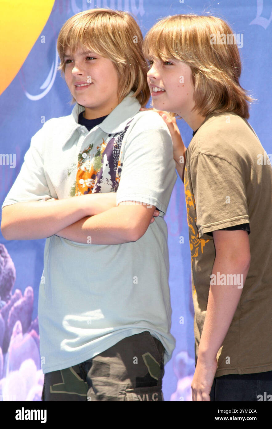 Dylan Sprouse et Cole Sprouse 'Finding Nemo Submarine Voyage' qui a eu lieu l'ouverture de Disneyland à Anaheim, Californie - 10.06.07 : Banque D'Images